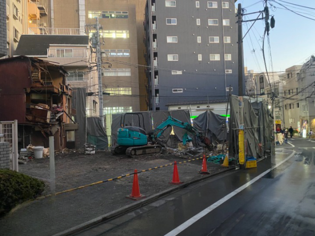 木造2階建て2棟解体工事(東京都中野区中野)　工事中の様子です。